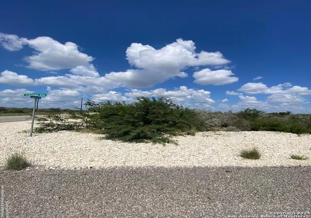 3rd image of 25 Friendship Hills Cir, Uvalde, TX 78801 | MLS# 1810284
