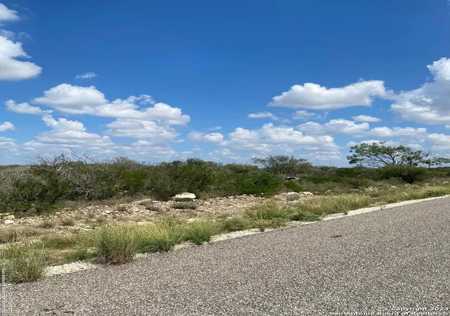 4th image of 25 Friendship Hills Cir, Uvalde, TX 78801 | MLS# 1810284