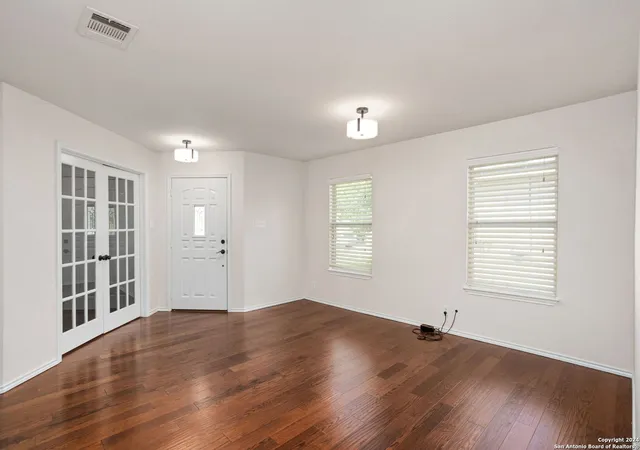 Photo 3 of Sale Pending at 125 Katie Ct, Boerne, TX 78006 | MLS# 1810343 | Listing updated on 2025-09-21