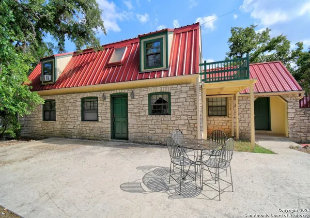 Photo 1 of Sale Pending at 125 Catalina Ct, Kerrville, TX 78028 | MLS# 1810878 | Listing updated on 2025-09-09