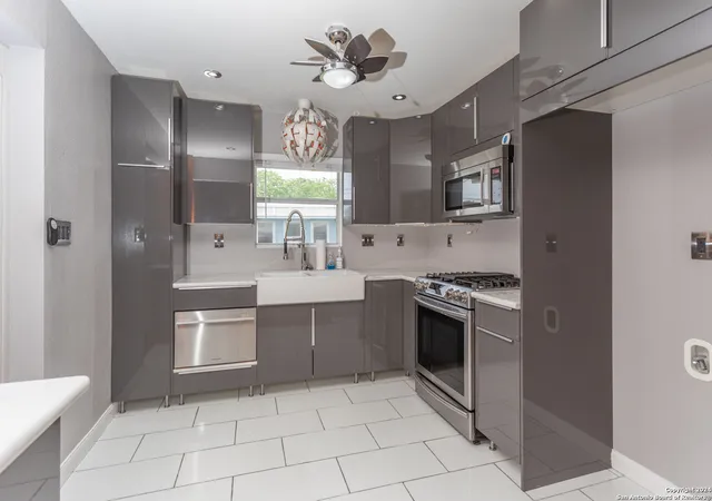 Photo 4 of Single family home for sale at 229 Weathercock Lane, Windcrest, TX 78239 | MLS# 1811152 | Listing updated on 2026-03-30