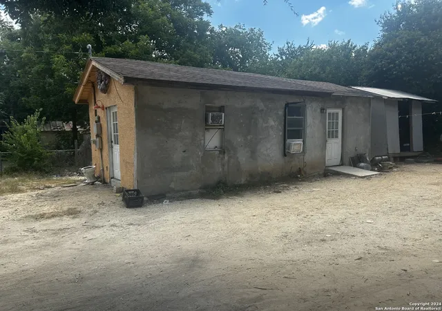 Photo 3 of Single family home for sale at 348 Pendleton Ave, San Antonio, TX 78204 | MLS# 1811326 | Listing updated on 2025-06-06