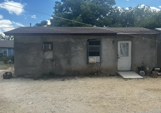 Photo 4 of Single family home for sale at 348 Pendleton Ave, San Antonio, TX 78204 | MLS# 1811326 | Listing updated on 2025-06-06