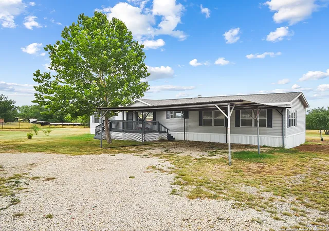 Photo 2 of Sale Pending at 220 Northfield Dr, Pleasanton, TX 78064 | MLS# 1811331 | Listing updated on 2025-09-22