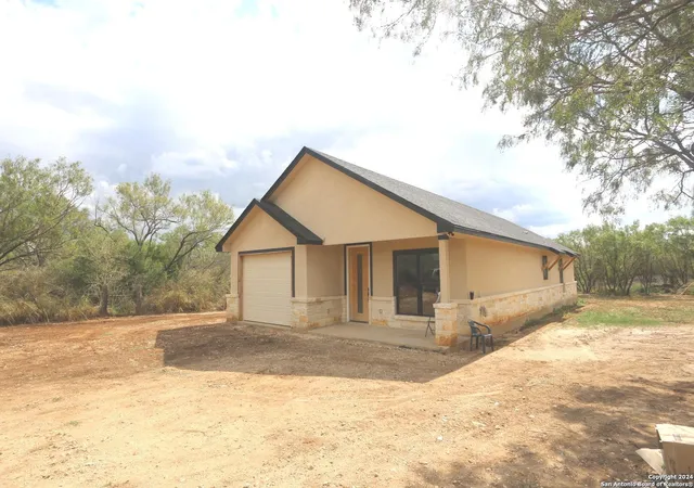 2nd image of 1186 Us Hwy 181, Floresville, TX 78114 | MLS# 1811603