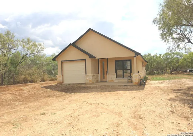 Photo 3 of Single family home for sale at 1186 Us Hwy 181, Floresville, TX 78114 | MLS# 1811603 | Listing updated on 2025-09-27