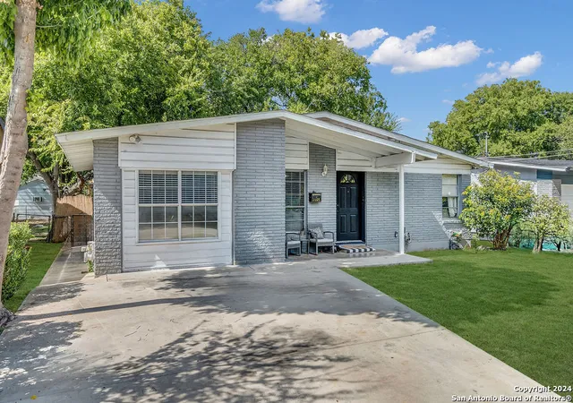 Photo 1 of Sale Pending at 2223 Ramona St, San Antonio, TX 78201 | MLS# 1811641 | Listing updated on 2025-10-05