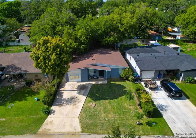 Photo 2 of Sale Pending at 2223 Ramona St, San Antonio, TX 78201 | MLS# 1811641 | Listing updated on 2025-10-05