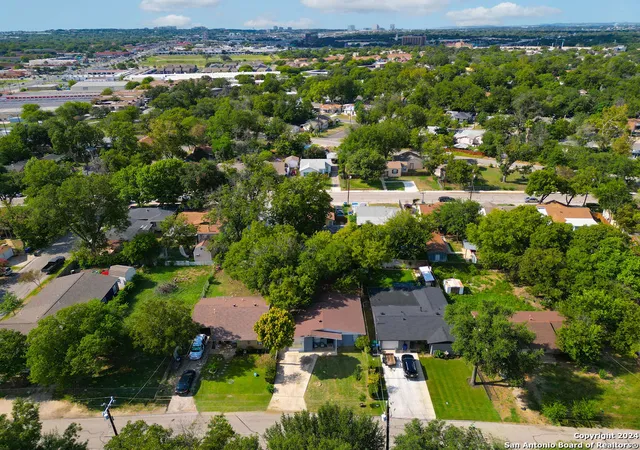 Photo 3 of Sale Pending at 2223 Ramona St, San Antonio, TX 78201 | MLS# 1811641 | Listing updated on 2025-10-05