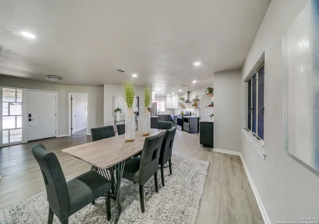 Photo 2 of Sale Pending at 101 Linda Dr, San Antonio, TX 78216 | MLS# 1811916 | Listing updated on 2025-10-27