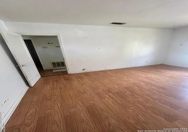 Photo 4 of Single family home for sale at 398 Fairview Ave, San Antonio, TX 78223 | MLS# 1811981 | Listing updated on 2025-12-31