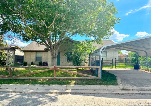 3rd image of 133 Rio Grande St, Uvalde, TX 78801 | MLS# 1812047