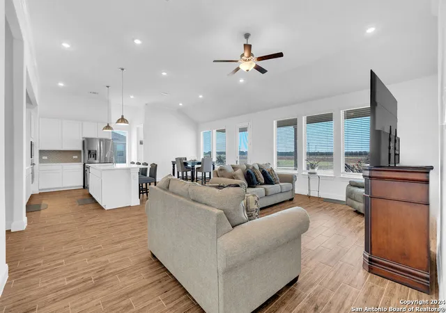 Photo 4 of Single family home for sale at 117 Willow Oak Trail, Floresville, TX 78114 | MLS# 1812081 | Listing updated on 2025-07-26