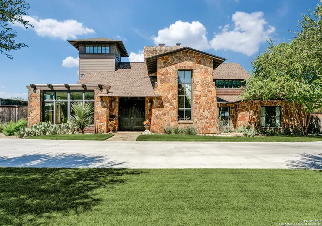 Photo 2 of Single family home for sale at 829 Terrell Road, San Antonio, TX 78209 | MLS# 1812533 | Listing updated on 2025-11-21
