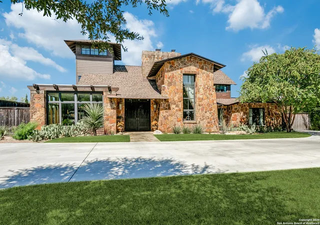 Photo 3 of Single family home for sale at 829 Terrell Road, San Antonio, TX 78209 | MLS# 1812533 | Listing updated on 2025-11-21