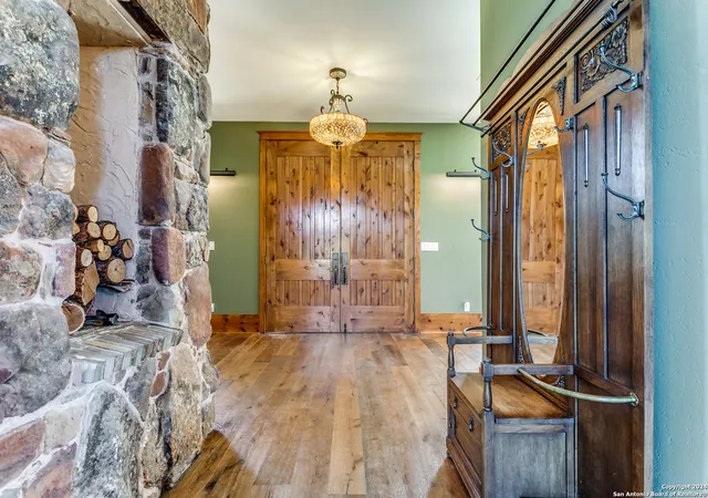 Photo 4 of Single family home for sale at 829 Terrell Road, San Antonio, TX 78209 | MLS# 1812533 | Listing updated on 2025-11-21