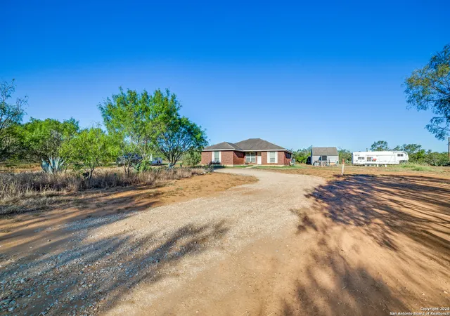 2nd image of 8180 Fm 2146, Jourdanton, TX 78026 | MLS# 1812772
