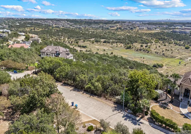 2nd image of 13 Champions Run, San Antonio, TX 78258 | MLS# 1813069