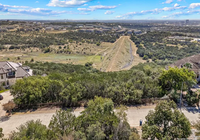 3rd image of 13 Champions Run, San Antonio, TX 78258 | MLS# 1813069