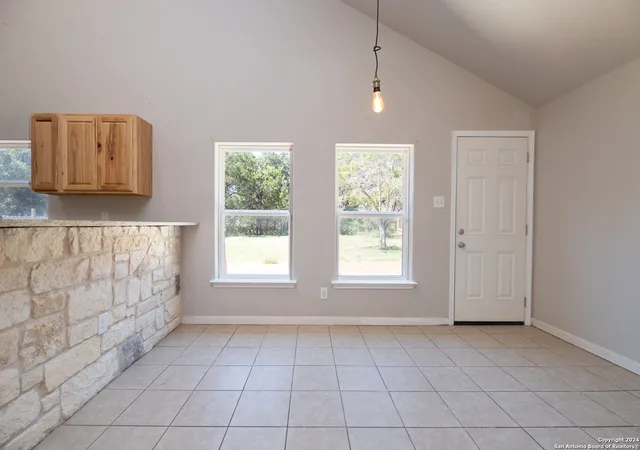 Photo 2 of Single family home for sale at 466 Twin Elm Dr, Canyon Lake, TX 78133 | MLS# 1813316 | Listing updated on 2025-12-01