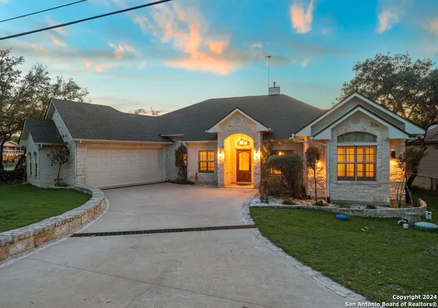 Photo 1 of Single family home for sale at 1925 Glenn Dr, Canyon Lake, TX 78133 | MLS# 1813363 | Listing updated on 2025-08-14