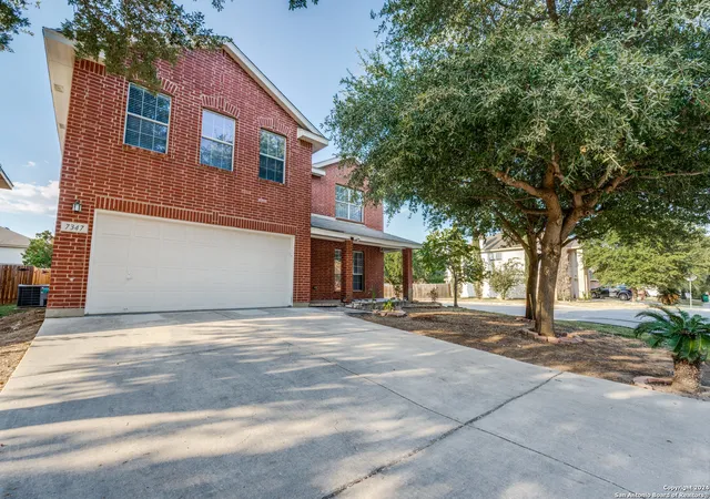 Photo 2 of Sale Pending at 7347 Concerto Dr, San Antonio, TX 78266 | MLS# 1814115 | Listing updated on 2025-11-07