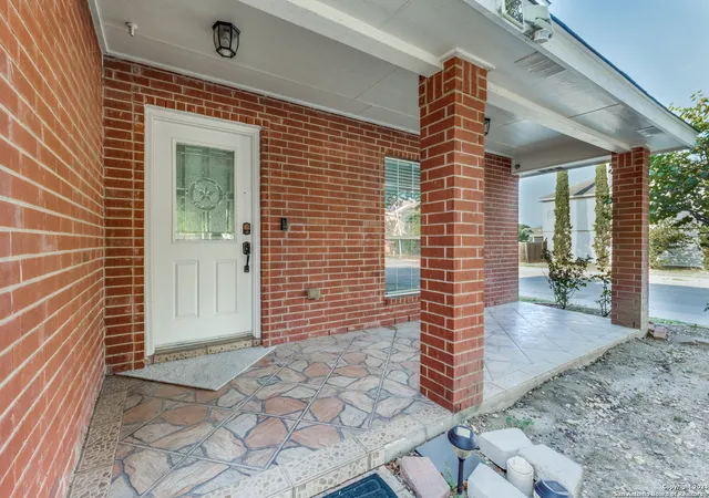 Photo 3 of Sale Pending at 7347 Concerto Dr, San Antonio, TX 78266 | MLS# 1814115 | Listing updated on 2025-11-07