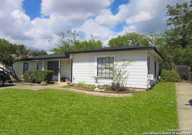 Photo 1 of Sale Pending at 219 W Greenway Ave, San Antonio, TX 78226 | MLS# 1814123 | Listing updated on 2025-09-03