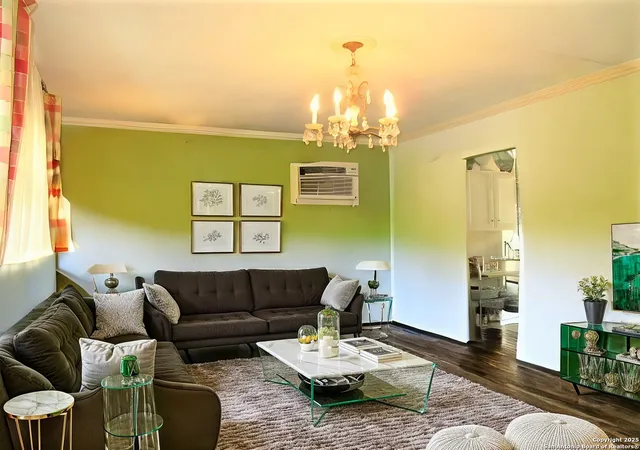 Photo 3 of Sale Pending at 219 W Greenway Ave, San Antonio, TX 78226 | MLS# 1814123 | Listing updated on 2025-09-03