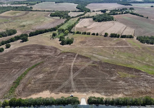 Photo 4 of Land for sale at 16568 New Berlin Rd, Saint Hedwig, TX 78152 | MLS# 1814124 | Listing updated on 2026-09-23
