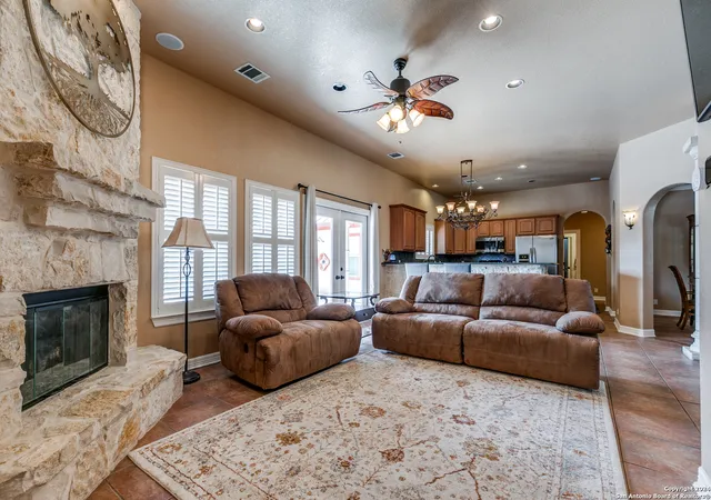 Photo 4 of Single family home for sale at 204 Private Road 4664, Castroville, TX 78009 | MLS# 1814889 | Listing updated on 2025-03-11