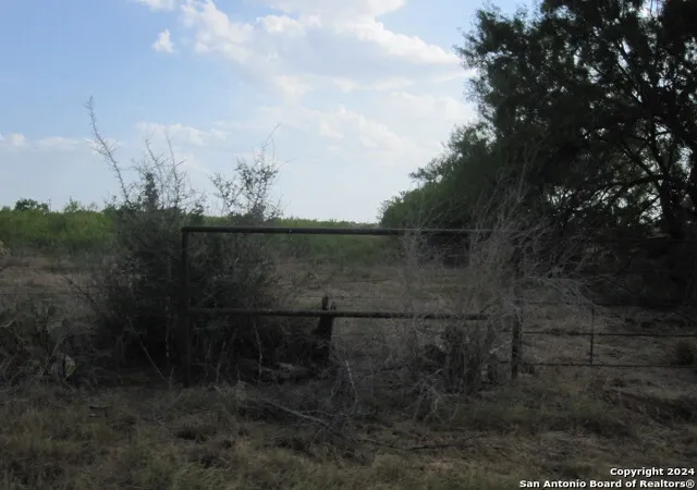 Photo 3 of Land for sale at 2665 Cr 318, Charlotte, TX 78011 | MLS# 1815330 | Listing updated on 2024-10-21