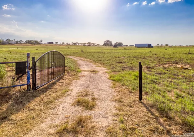 4th image of 288 County Road 105, Floresville, TX 78114 | MLS# 1815432