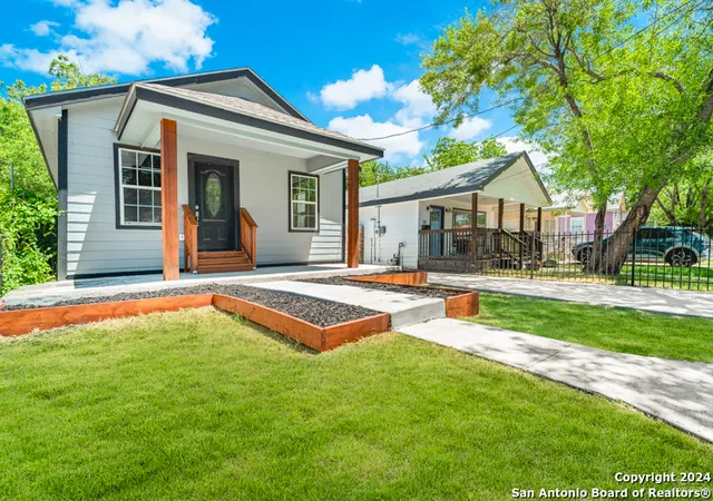 Photo 2 of Sale Pending at 341 Lone Star, San Antonio, TX 78204 | MLS# 1815532 | Listing updated on 2025-09-29