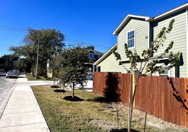 Photo 3 of Single family home for sale at 2085 Silver Oak Dr, San Antonio, TX 78213 | MLS# 1816156 | Listing updated on 2025-12-27