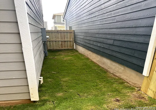 Photo 4 of Single family home for sale at 2085 Silver Oak Dr, San Antonio, TX 78213 | MLS# 1816156 | Listing updated on 2025-12-27