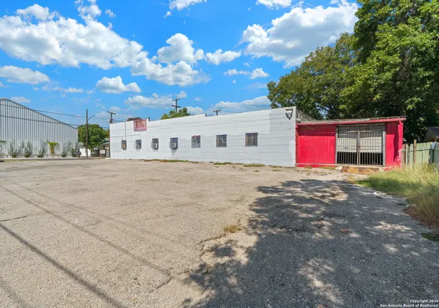 Photo 2 of House for sale at 1812 S Presa St, San Antonio, TX 78210 | MLS# 1816311 | Listing updated on 2026-03-30