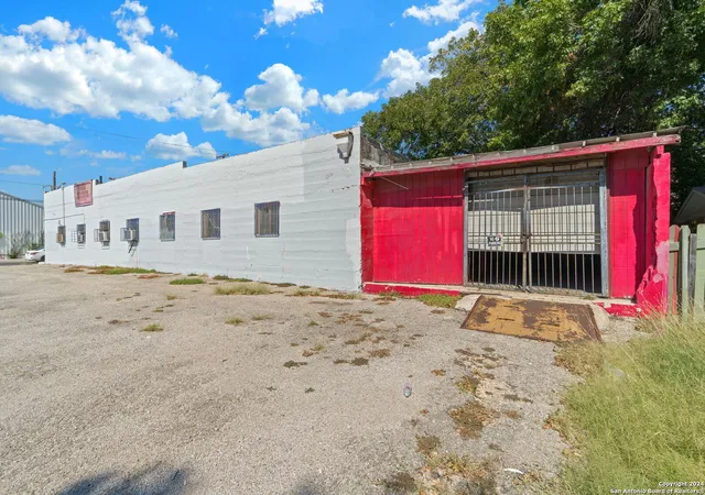 Photo 3 of House for sale at 1812 S Presa St, San Antonio, TX 78210 | MLS# 1816311 | Listing updated on 2026-03-30