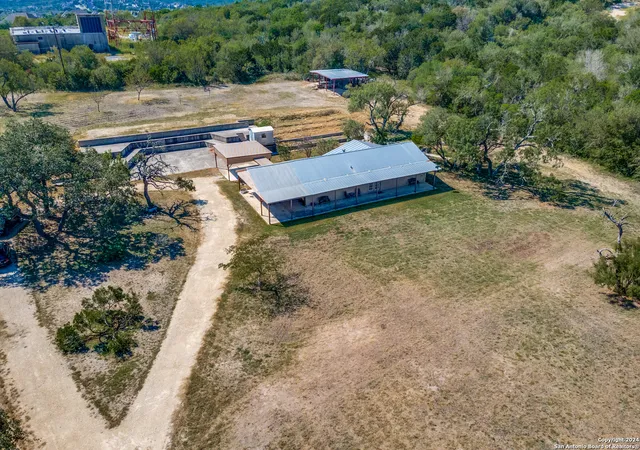 Photo 3 of Sale Pending at 1025 County Rd 375, San Antonio, TX 78253 | MLS# 1816701 | Listing updated on 2026-03-03