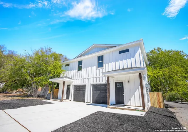 Photo 2 of Multi family home for sale at 1210 S New Braunfels Ave, San Antonio, TX 78210 | MLS# 1816740 | Listing updated on 2025-11-20