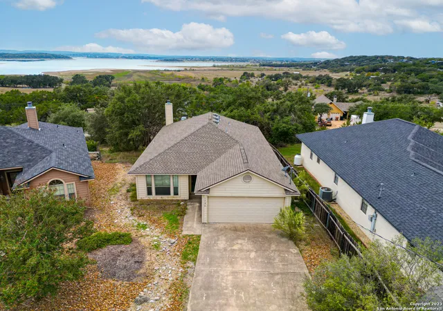 Photo 1 of Single family home for sale at 1730 Sorrel Creek Dr, Canyon Lake, TX 78133 | MLS# 1817178 | Listing updated on 2025-11-21