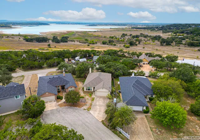 Photo 2 of Single family home for sale at 1730 Sorrel Creek Dr, Canyon Lake, TX 78133 | MLS# 1817178 | Listing updated on 2025-11-21