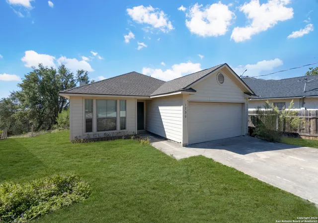 Photo 4 of Single family home for sale at 1730 Sorrel Creek Dr, Canyon Lake, TX 78133 | MLS# 1817178 | Listing updated on 2025-11-21