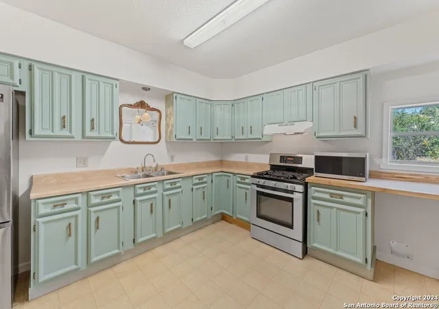Photo 2 of Single family home for sale at 1615 N Pine St, San Antonio, TX 78208 | MLS# 1817396 | Listing updated on 2025-03-13