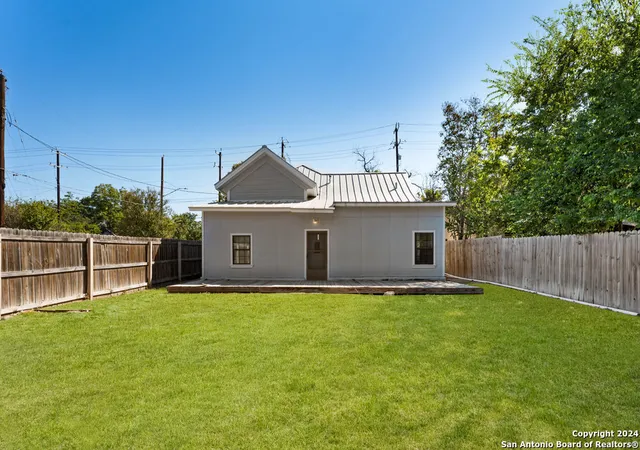 Photo 4 of Single family home for sale at 1615 N Pine St, San Antonio, TX 78208 | MLS# 1817396 | Listing updated on 2025-03-13