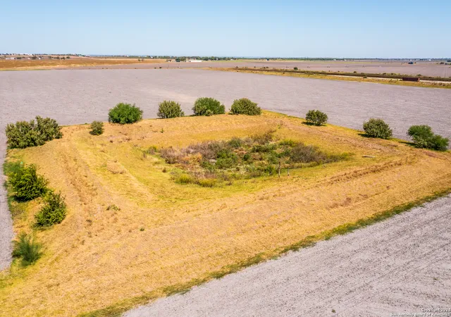 Photo 4 of House for sale at 865 County Road 5718, Natalia, TX 78059 | MLS# 1817589 | Listing updated on 2024-11-01