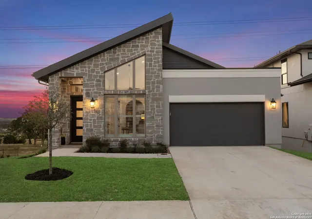 Photo 2 of Single family home for sale at 230 Navarro, Boerne, TX 78006 | MLS# 1817771 | Listing updated on 2025-09-03