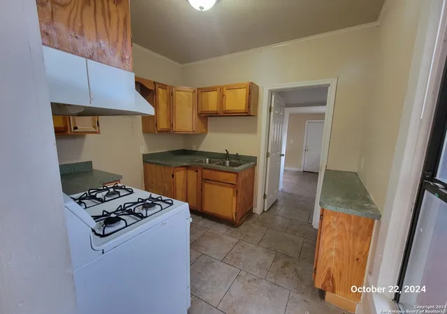 Photo 3 of Sale Pending at 737 Kendalia Ave, San Antonio, TX 78221 | MLS# 1818141 | Listing updated on 2025-12-22