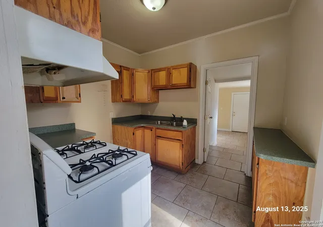 Photo 4 of Sale Pending at 737 Kendalia Ave, San Antonio, TX 78221 | MLS# 1818141 | Listing updated on 2025-12-22