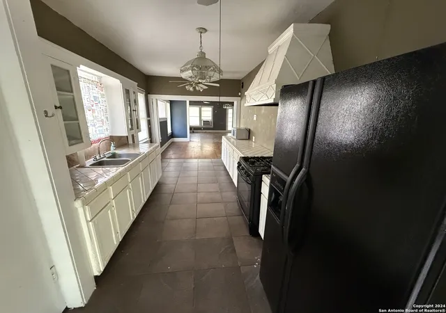 Photo 3 of Single family home for sale at 140 Jeffrey, San Antonio, TX 78201 | MLS# 1818719 | Listing updated on 2025-10-29